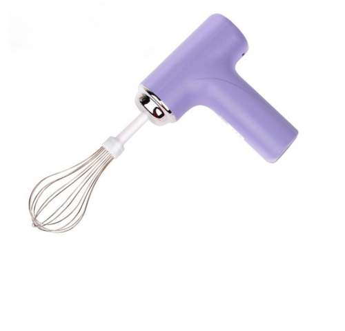 第一视角:紫色T型手持打蛋器打发蛋白并倒入热油冲洗