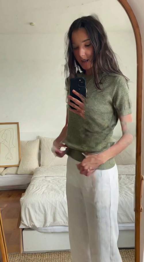 克莱尔的毛衣舒适合身试穿