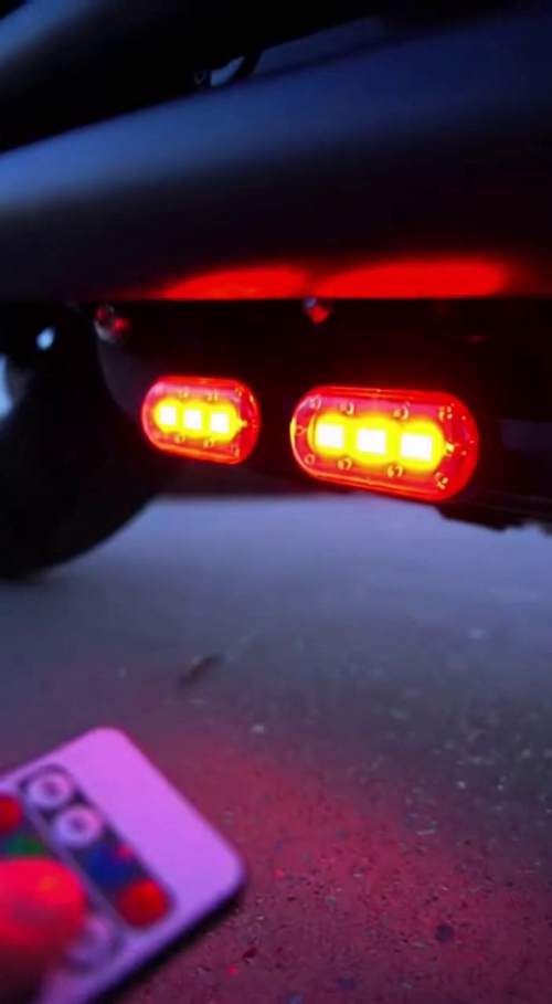 摩托车迷你LED频闪灯炫彩演示