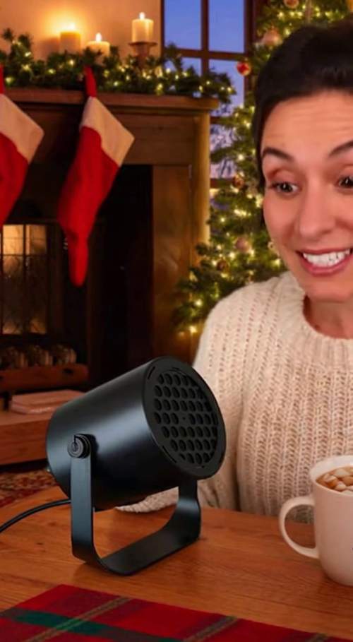 温馨家庭的圣诞投影灯奇迹