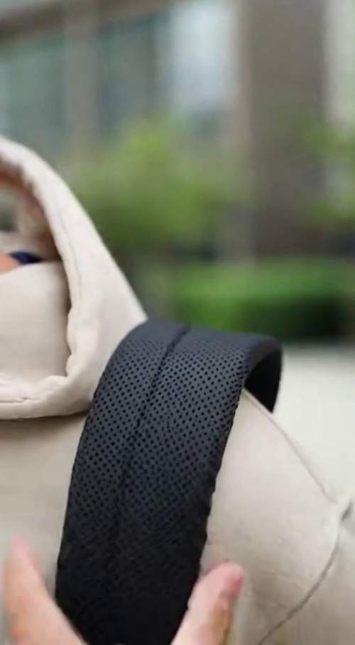 15秒展示:黑色多功能防水背包